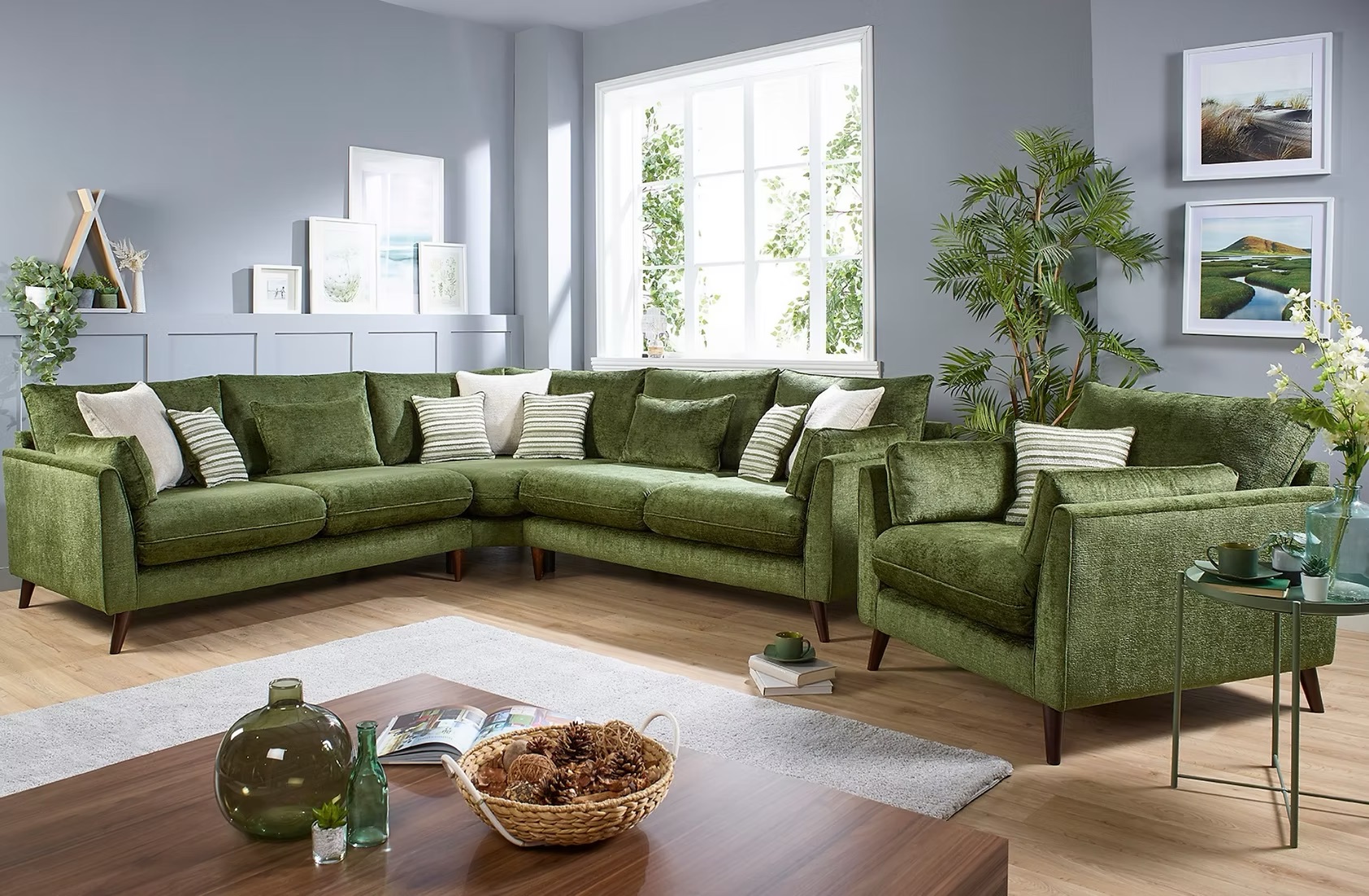 Petra sofa — modern corner sofa with clean lines